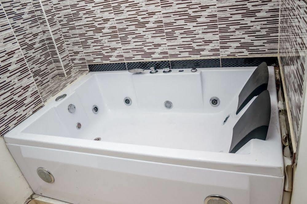Bulerias Hotel Меделин Екстериор снимка